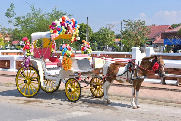 Carro en Lampang — Foto de Stock