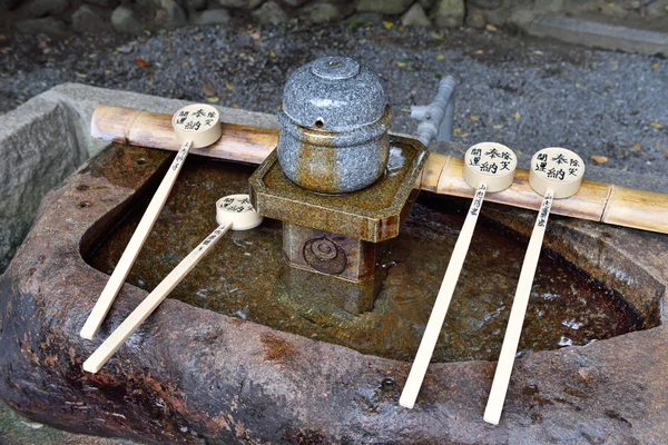Японский фонтан очищения — стоковое фото