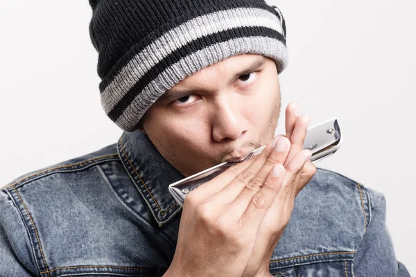 Harmonica oynama — Stok fotoğraf