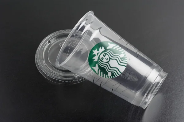 Starbucks 's plastic cup — стоковое фото