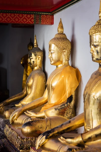 Buddha-Bilder im wat pho — Stockfoto