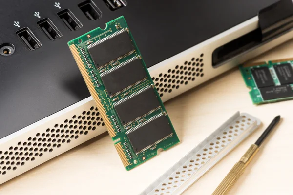 コンピューターに Ram をインストールします。 — ストック写真