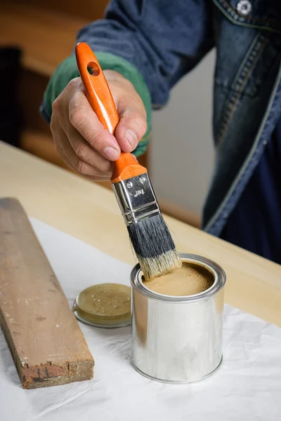 Pintura com pincel — Fotografia de Stock