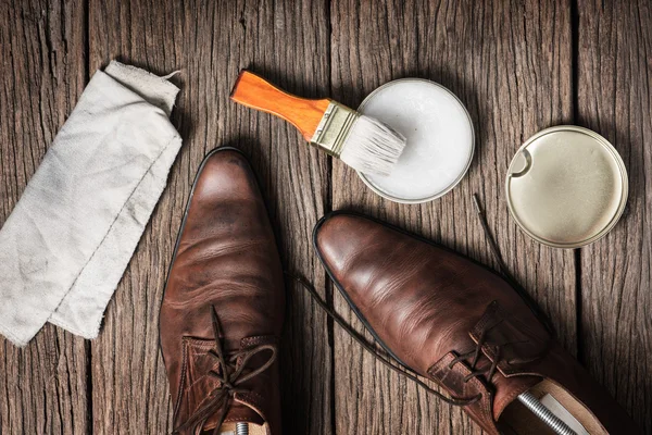 革靴のクリーニング — ストック写真