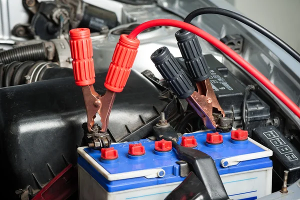 Battery jumper cable — Stock Photo, Image