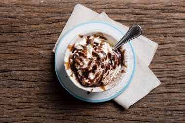 bir bardak krem şanti