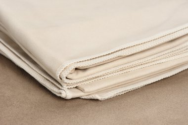 katlanmış mikrofiber havlu