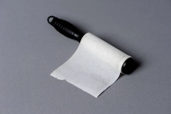 胶粘剂轧辊 用来去除材料 如服装 上的小灰尘或纤维的装置 — 图库照片