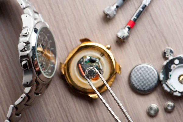 Watch Battery Replacement Watchmaker Replacing Watch Battery Quartz Watch — Stock Photo, Image