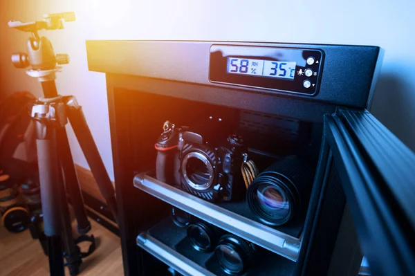 Gabinete Deshumidificación Electrónica Para Cámaras Almacenamiento Lentes Otros Equipos Fotografía —  Fotos de Stock