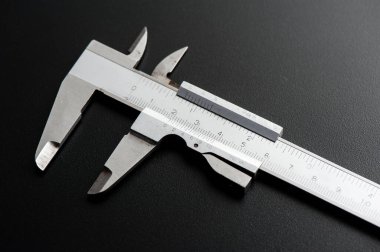 Metal vernier caliper, vernier caliper doğrusal boyutları ölçmek için kullanılan bir ölçüm aletidir..