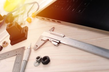 Metal vernier caliper, vernier caliper doğrusal boyutları ölçmek için kullanılan bir ölçüm aletidir..