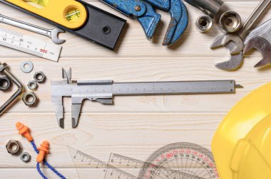 Metal vernier caliper, vernier caliper doğrusal boyutları ölçmek için kullanılan bir ölçüm aletidir..