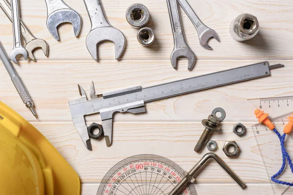 Metal vernier caliper, vernier caliper doğrusal boyutları ölçmek için kullanılan bir ölçüm aletidir..