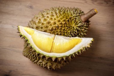 Mon Thong Durian meyvesinin içinde yakın çekim et. Güneydoğu Asya 'daki birçok insan tarafından meyvelerin kralı olarak kabul edilir..