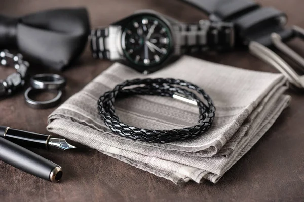 Closeup Pulseira Couro Trançado Preto Para Homens Estilo Casual Acessórios — Fotografia de Stock