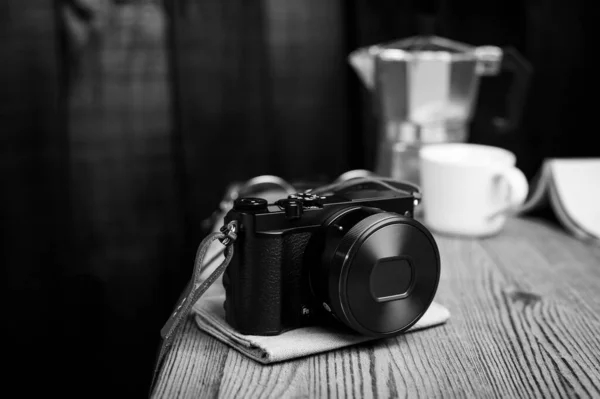 Vintage Style Digital Mirrorless Camera Leather Strap Black White — Stock Photo, Image