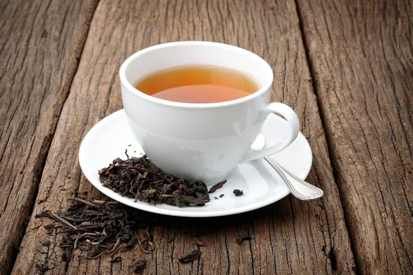 Tea and tea leaves — Stock Photo, Image