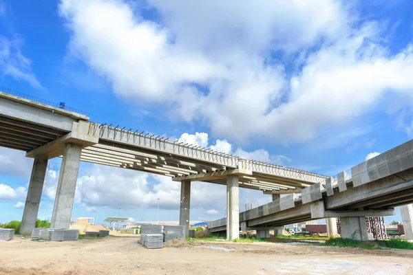 Bro under konstruktion — Stockfoto