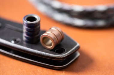 DIY için Titanyum alaşımlı boncuk. Titanyum alaşımlı süslemeli paraşüt kordonu yapıyorum..