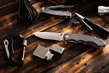 Erkekler için EDC. Siyah katlanan bıçağı paslanmaz çelik bıçakla kapat..