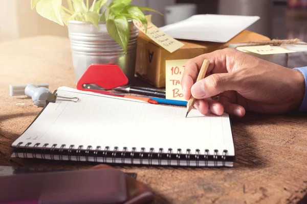 Escribir en el cuaderno —  Fotos de Stock