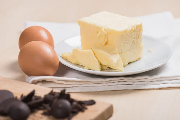 Kalte Butter im Teller — Stockfoto