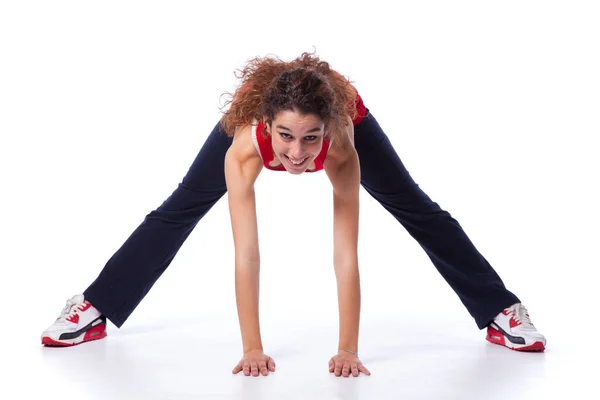 Egzersiz Esneme Yapan Genç Bir Kadın Beyaz Üzerine Izole Edilmiş — Stok fotoğraf