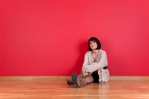 Mature Women Sited Floor His New House — Stock Photo, Image