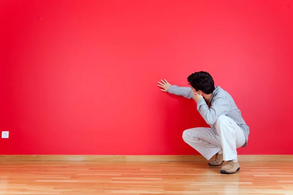 Jóvenes Que Relajan Suelo Nueva Casa — Foto de Stock