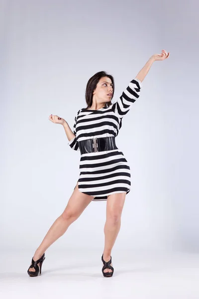 Vogue Mujer Bailando Aislado Gris —  Fotos de Stock