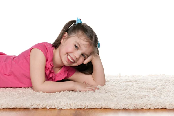 Niña riéndose en la alfombra blanca —  Fotos de Stock