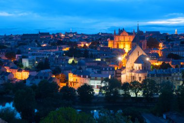 Poitiers, gece