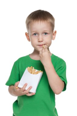 küçük boy patates kızartması ile