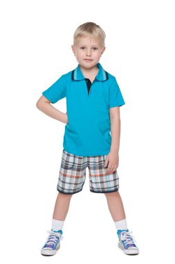 mavi gömlekli küçük boy gülümseyerek