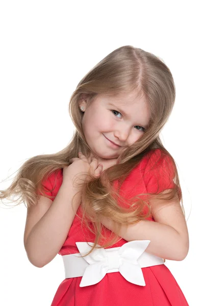 Legrační malá holčička v červených šatech — Stock fotografie