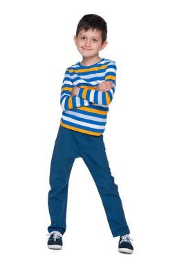 çizgili gömlekli yakışıklı genç çocuk