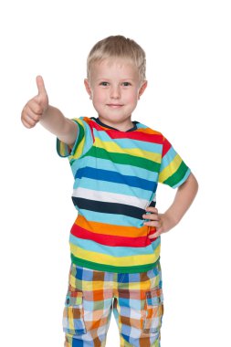 sevimli küçük çocuğun parmağını havaya