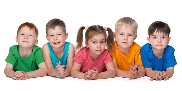 Grupp fem glada barn — Stockfoto