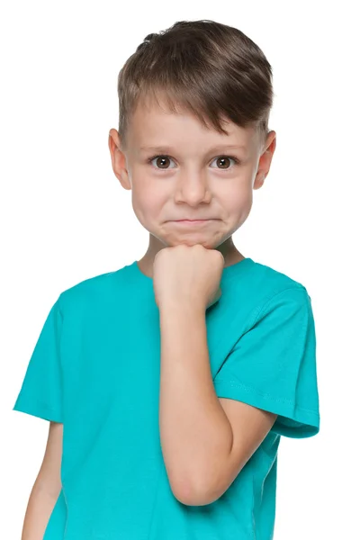 Lachende kleine jongen in een blauw shirt — Stockfoto