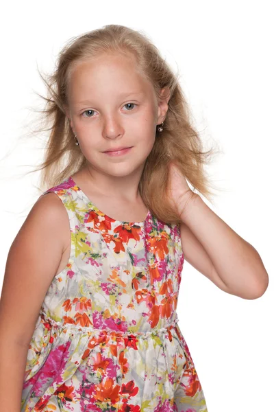 Sorridente ragazza con i capelli fluenti — Foto Stock