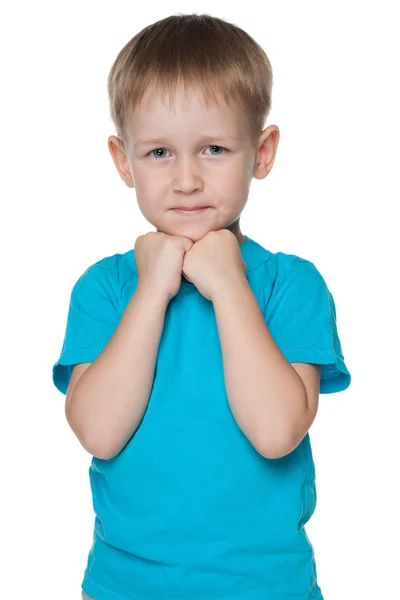 Kleine jongen in een blauw shirt — Stockfoto