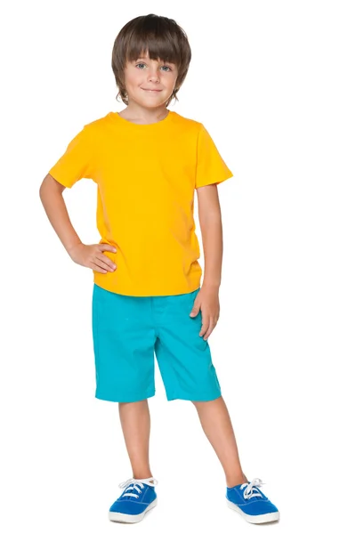 Lachende jongen in een gele overhemd — Stockfoto