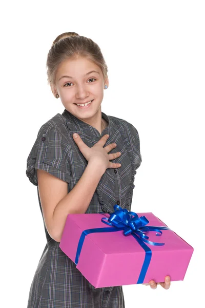 Pretty girl holds a gift box — Stock Photo, Image