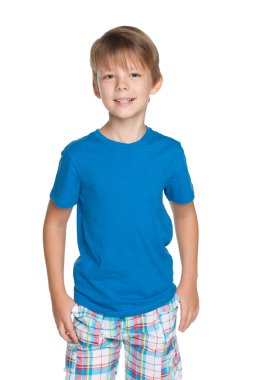 Mavi gömlekli yakışıklı genç çocuk