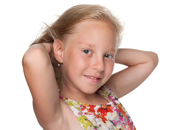 Porträtt av en ung flicka med flödande hår — Stockfoto
