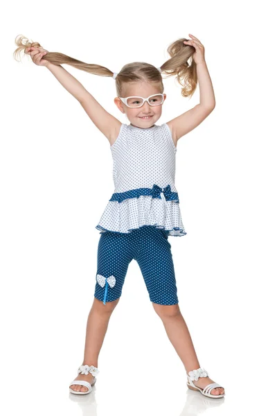 Mooi klein meisje met pigtails — Stockfoto