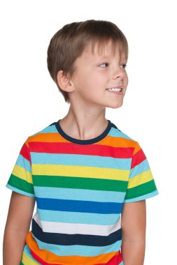 genç çocuk bir yana görünüyor