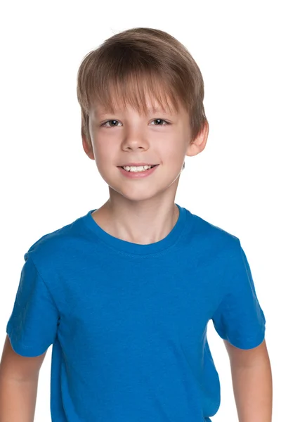 Uśmiechający się młody chłopak w niebieską koszulę — Zdjęcie stockowe