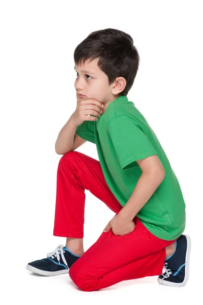 Trieste jongen in het groene shirt — Stockfoto